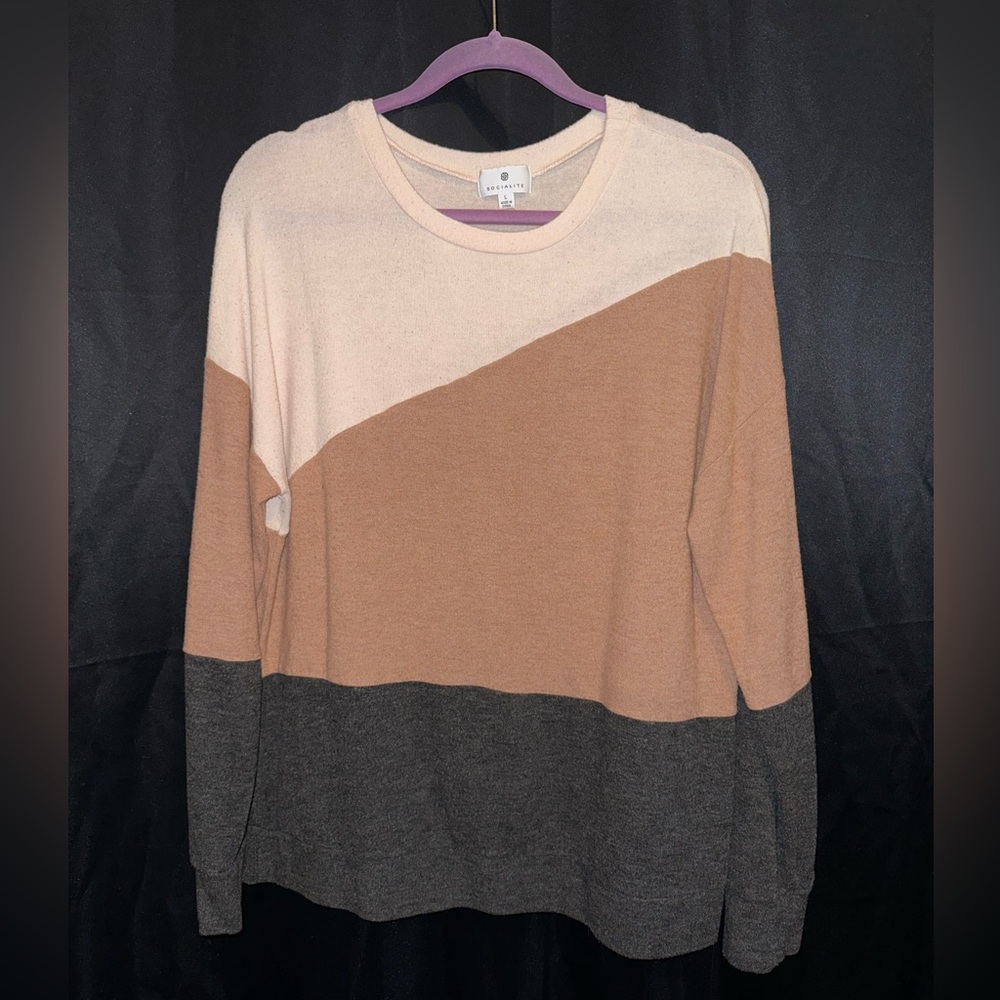 Women’s Socialite Sweater in Size XL - Excellent Used Condition Heavy Duty Top